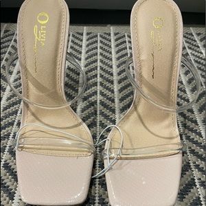 5.5 Nude/Clear Heels from forever 21. Never worn, brand new.